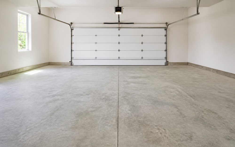 Garage coated with a fast-return floor system